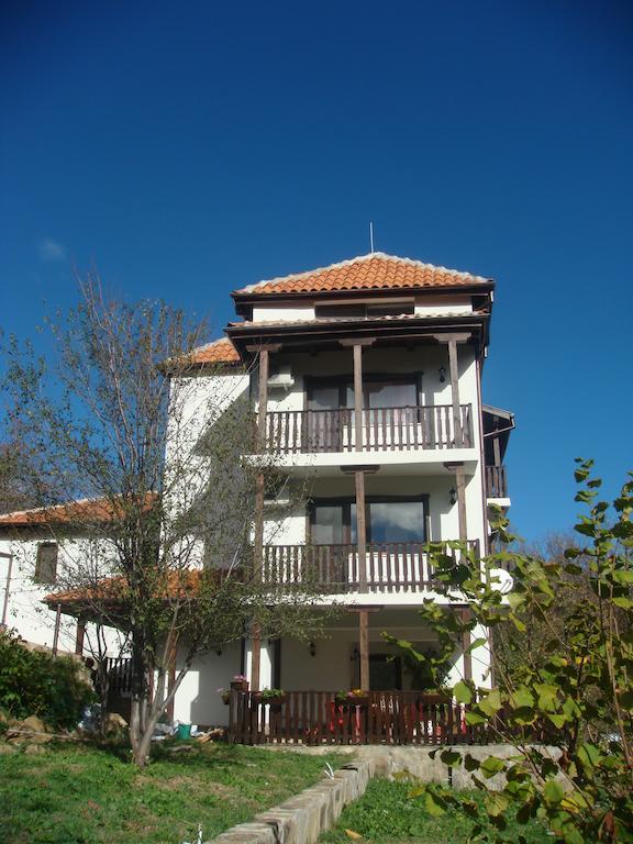 Family Hotel And Restaurant Plamena Oreshak  Exteriör bild